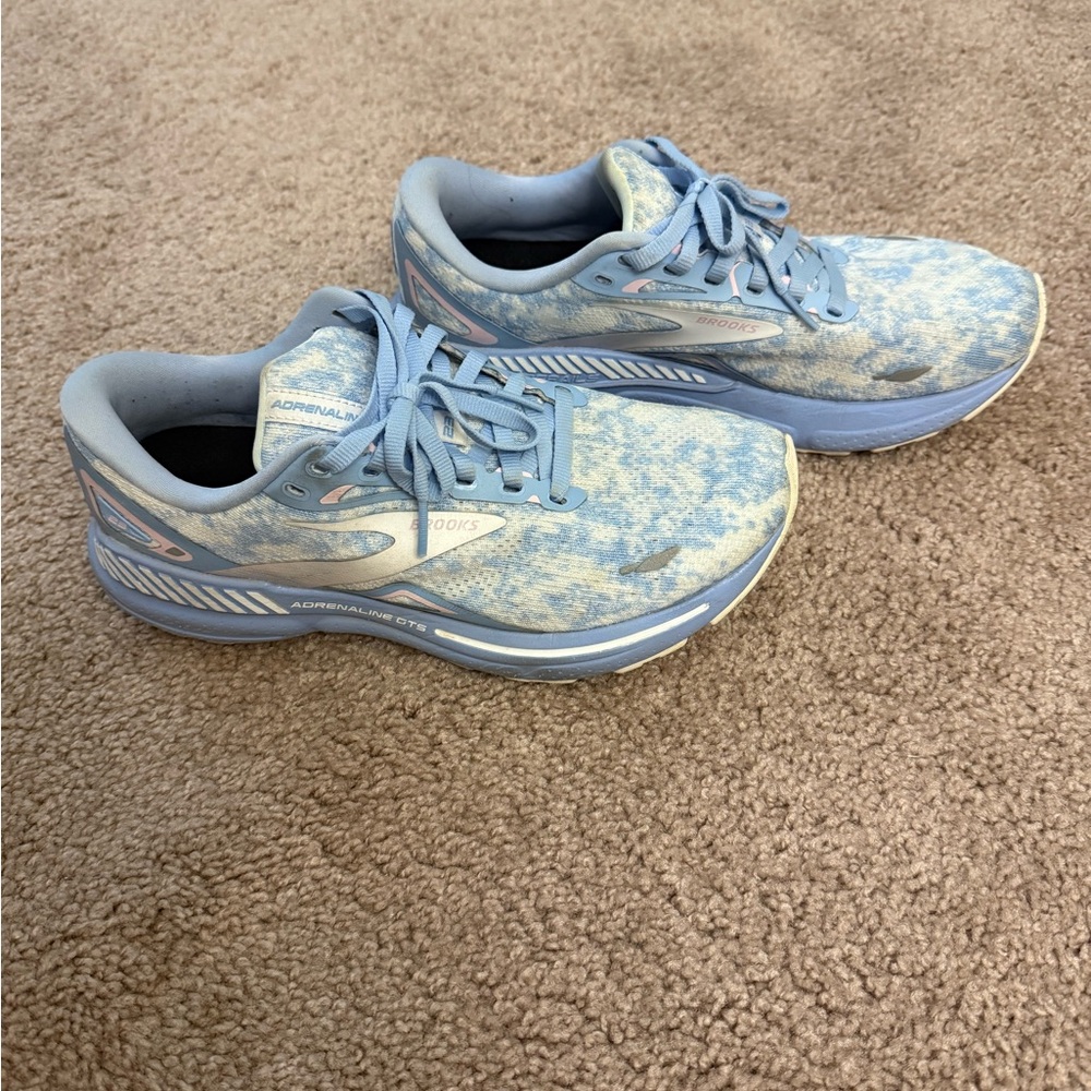 Brooks Women's Light Blue Athletic Shoes